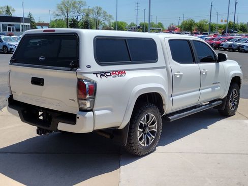Used 2021 Toyota Tacoma TRD Sport w/ TRD Premium Sport Package AWD/4WD image 16