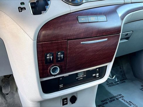 Used 2014 Toyota Sienna XLE image 35