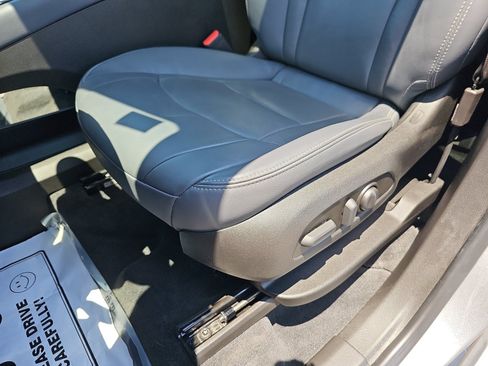 Used 2023 Buick Enclave Essence w/ Experience Buick Package FWD image 25