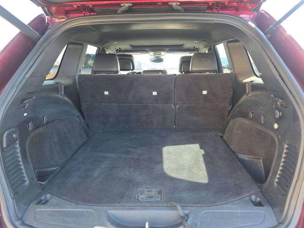 Used 2019 Jeep Grand Cherokee Altitude RWD image 10