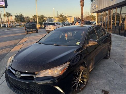 Used 2017 Toyota Camry XSE image 1