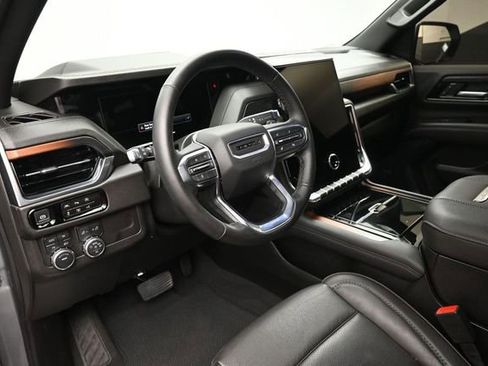 Used 2025 GMC Yukon XL Denali AWD/4WD image 12