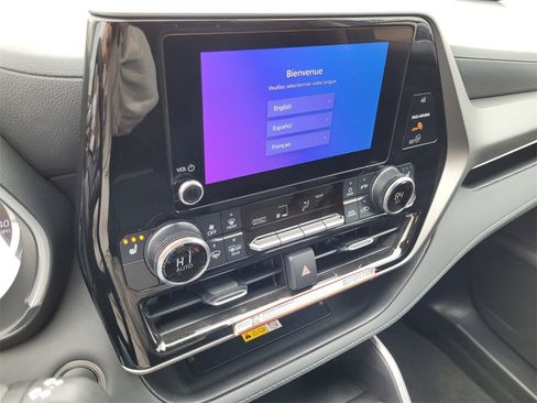 Certified 2025 Toyota Highlander XLE image 25