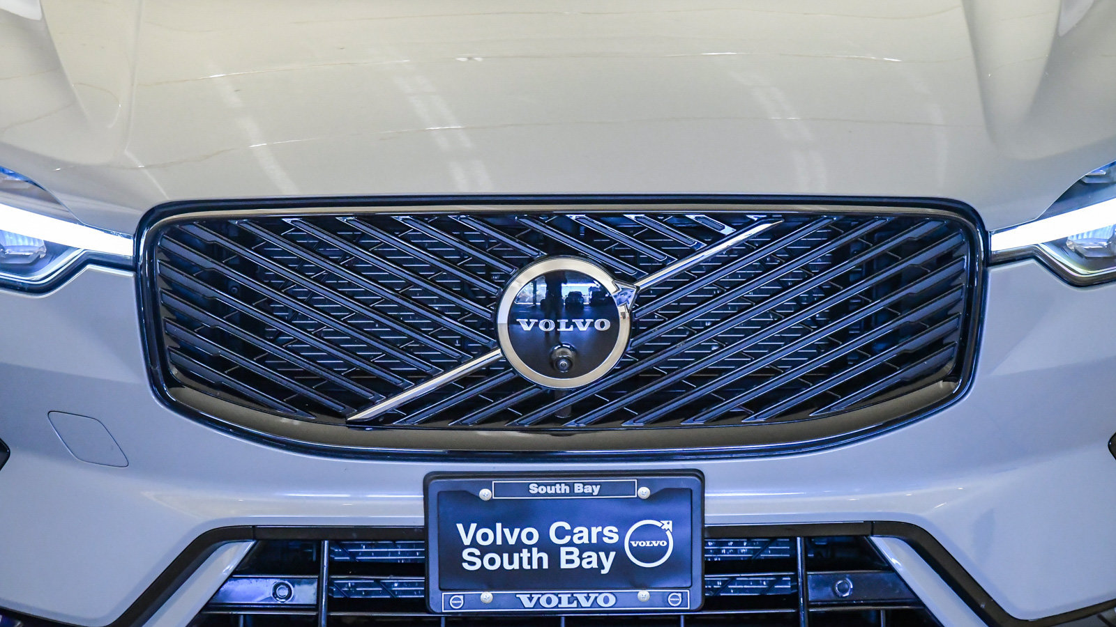 Certified 2026 Volvo XC60 B5 Plus AWD/4WD image 8
