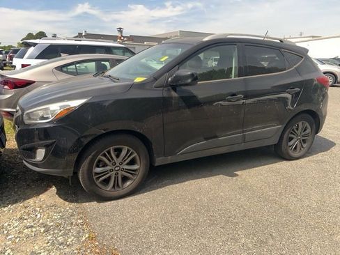 Used 2015 Hyundai Tucson SE image 1