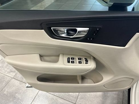 Used 2023 Volvo XC60 B5 Plus AWD/4WD image 19