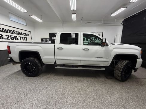 Used 2017 GMC Sierra 2500 Denali w/ Duramax Plus Package AWD/4WD image 2