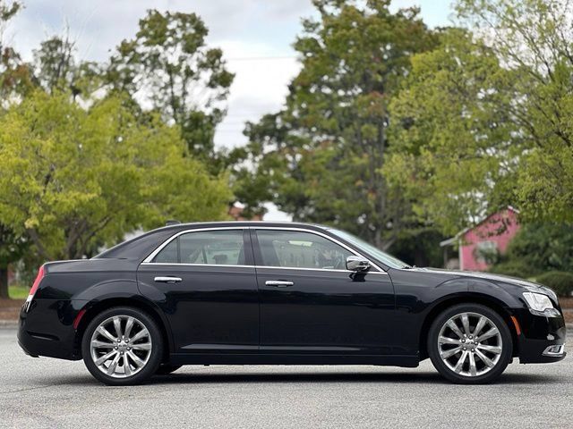 Used 2020 Chrysler 300 Limited RWD image 4