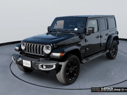 Used 2025 Jeep Wrangler Unlimited Sahara AWD/4WD image 1