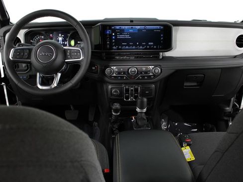 Used 2025 Jeep Wrangler Unlimited Sahara w/ Safety Group AWD/4WD image 9