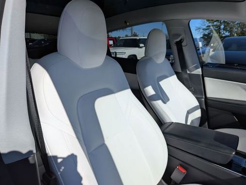 Used 2020 Tesla Model Y Long Range image 38