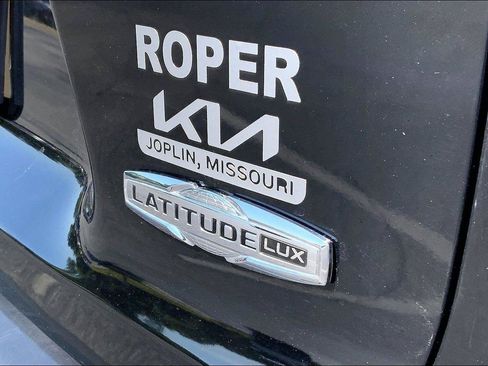 Used 2022 Jeep Cherokee Latitude Lux w/ Sun & Sound Group FWD image 8