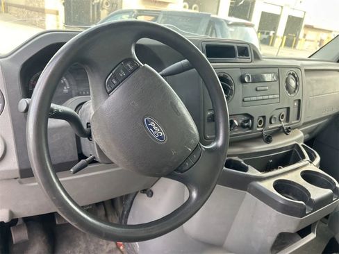 Used 2018 Ford E-350 and Econoline 350 Super Duty w/ Power Windows & Locks Group image 5