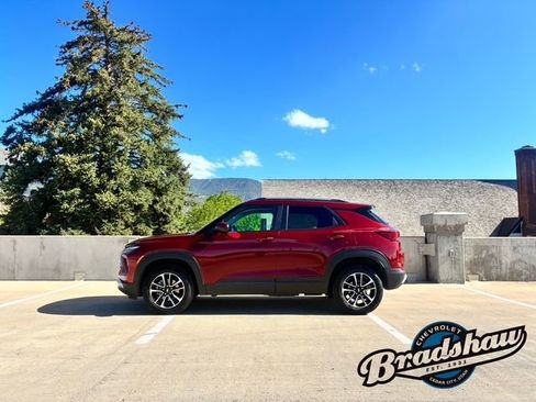 Used 2025 Chevrolet TrailBlazer LT AWD/4WD image 4