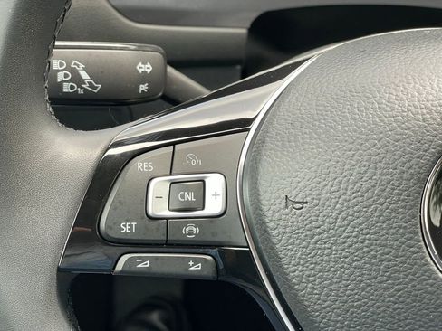 Used 2020 Volkswagen Tiguan SE FWD image 15