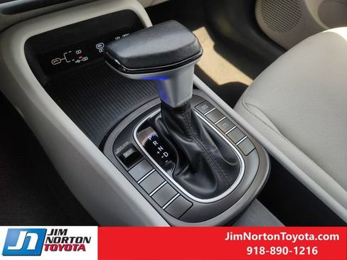 Used 2025 Hyundai Kona SEL AWD/4WD image 20