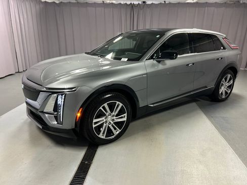 Used 2024 Cadillac Lyriq Tech AWD/4WD image 3