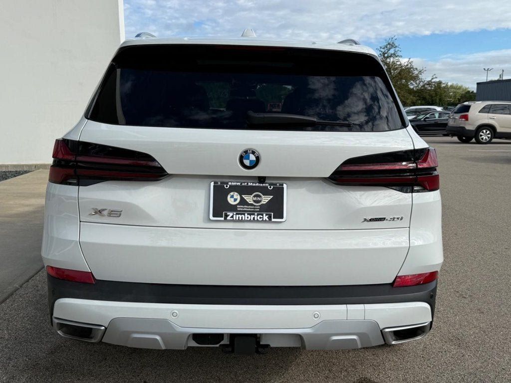 Used 2024 BMW X5 xDrive40i w/ Premium Package AWD/4WD image 4