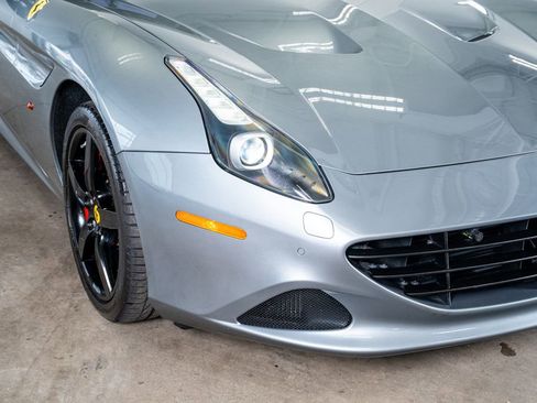 Used 2017 Ferrari California T image 19