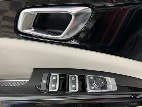 Used 2024 Kia Carnival EX FWD image 21