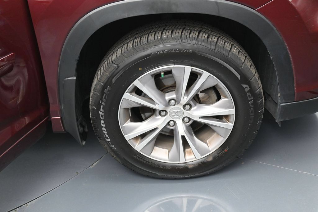 Used 2015 Toyota Highlander XLE AWD/4WD image 40
