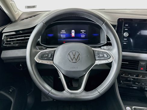 Used 2025 Volkswagen Jetta SE FWD image 18