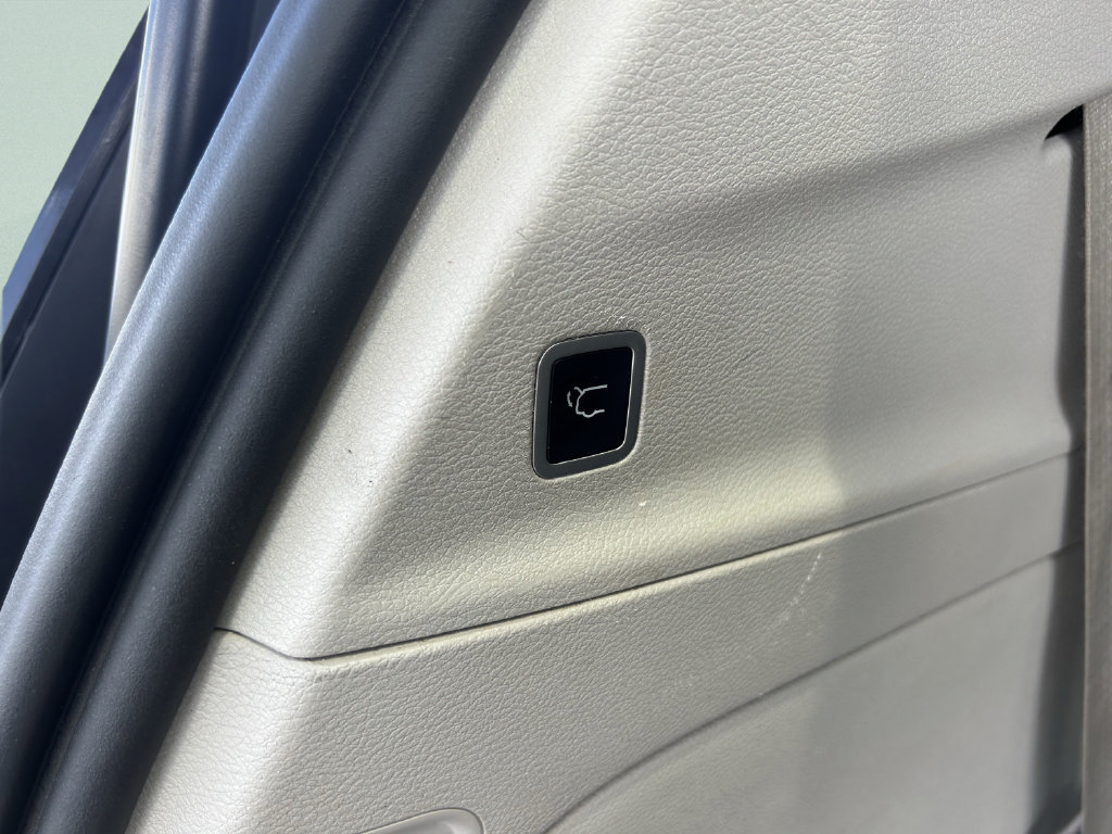 Used 2021 Chrysler Pacifica Touring-L FWD image 16