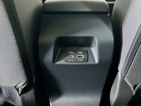 Used 2025 Subaru Crosstrek 2.0i Premium image 34