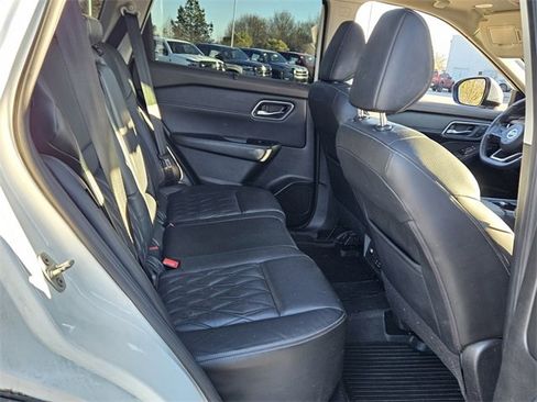 Used 2021 Nissan Rogue Platinum image 16