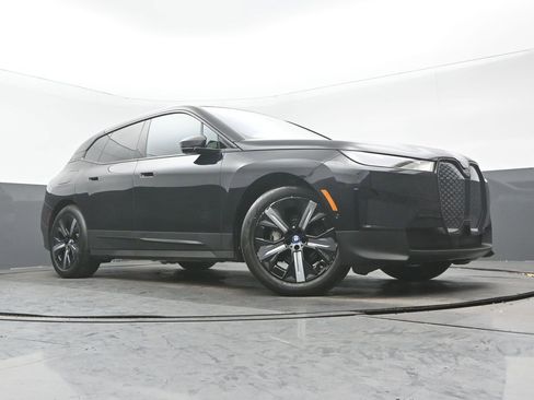 Used 2023 BMW iX xDrive50 w/ Premium Package image 28