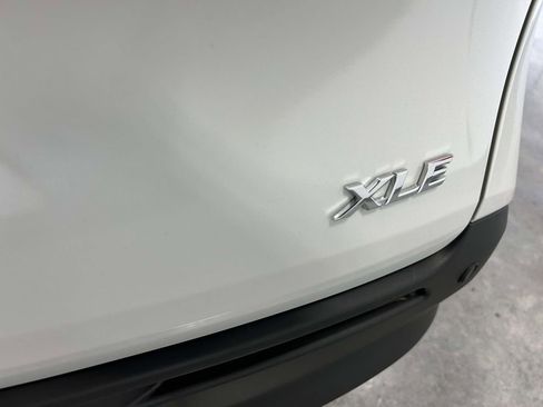 Used 2026 Toyota Sienna XLE FWD image 11