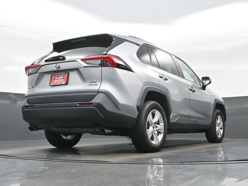 Used 2021 Toyota RAV4 XLE AWD/4WD image 29