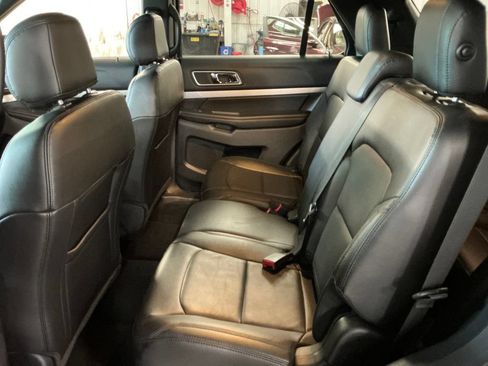 Used 2017 Ford Explorer XLT w/ Equipment Group 202A AWD/4WD image 25