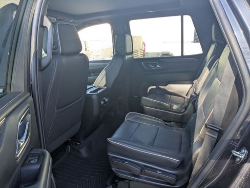 Used 2023 GMC Yukon SLT w/ SLT Premium Package image 25