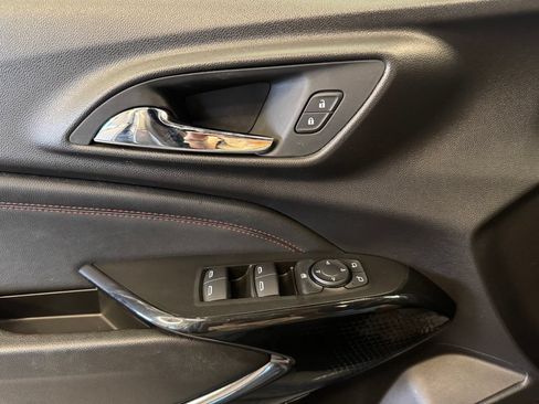 Used 2025 Chevrolet Trax RS FWD image 19