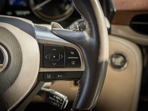 Used 2020 Lexus LX 570 4WD w/ Luxury Package image 39