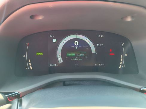 Used 2025 Toyota Camry SE image 20