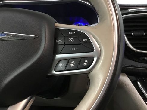 Used 2017 Chrysler Pacifica Limited w/ UConnect Theater Package image 37