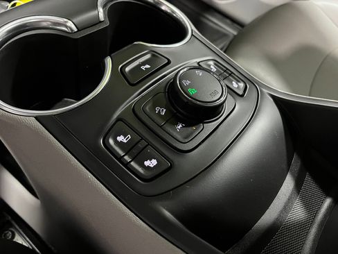 Certified 2022 GMC Terrain SLT w/ Infotainment Package II image 13