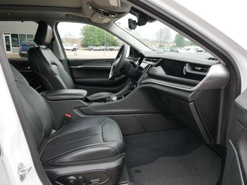 Used 2022 Jeep Grand Cherokee Limited 4xe w/ Luxury Tech Group II AWD/4WD image 13
