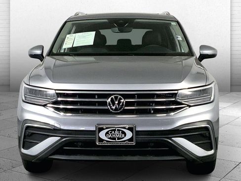 Used 2023 Volkswagen Tiguan SE w/ Panoramic Sunroof Package FWD image 2