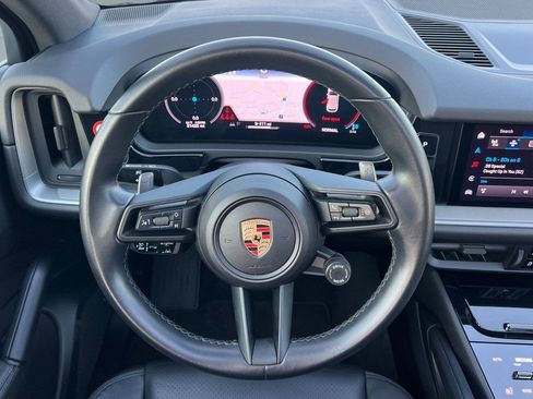 Used 2024 Porsche Cayenne image 29