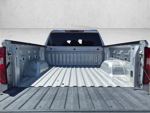 Used 2022 Chevrolet Silverado 1500 LT RWD image 6