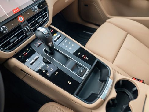 New 2026 Porsche Macan image 22