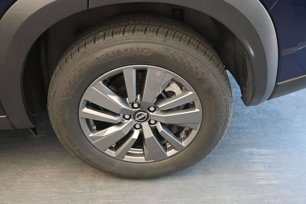 Used 2025 Nissan Pathfinder SV FWD image 14