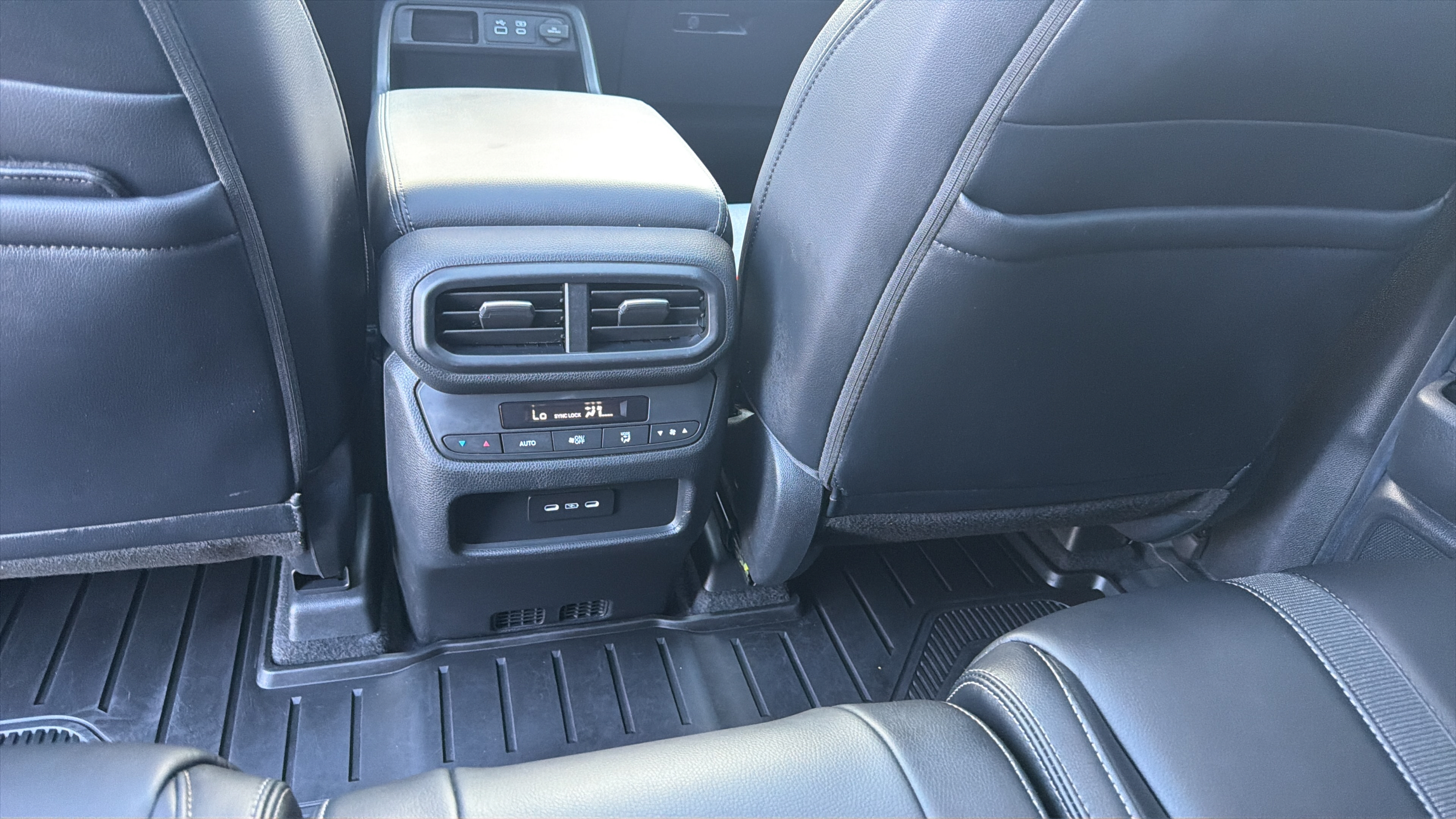 Used 2025 Honda Pilot Touring image 26