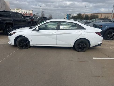 Used 2022 Hyundai Elantra Blue image 5