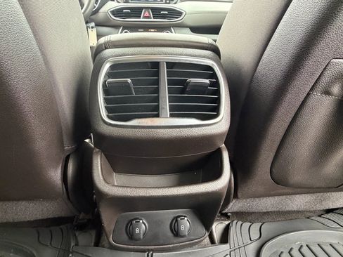 Used 2019 Hyundai Santa Fe SE image 22