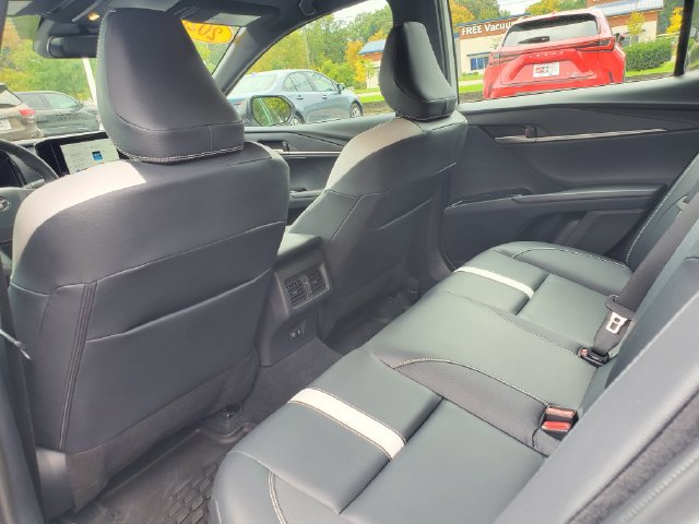 Used 2026 Toyota Camry SE AWD/4WD image 9