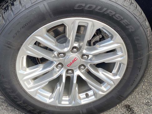 Used 2023 GMC Yukon XL SLT image 21